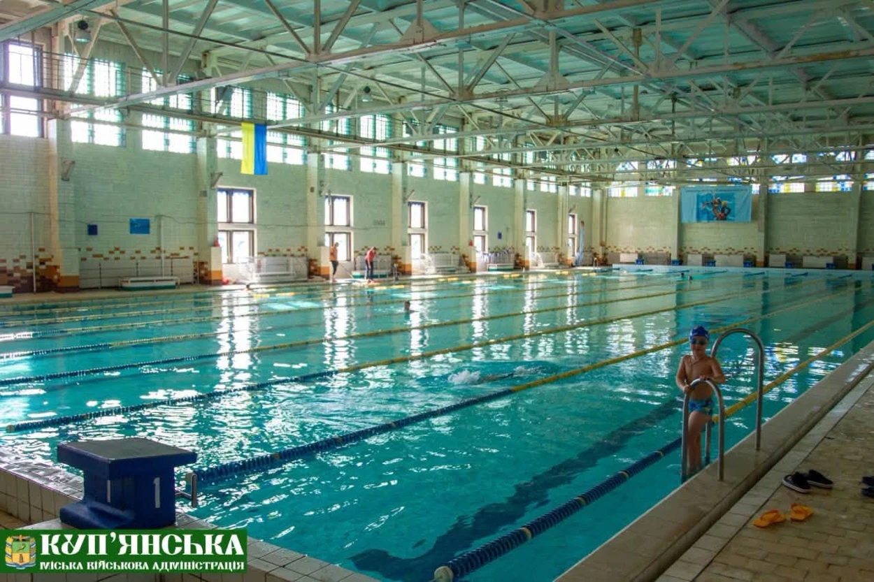 Заняття з плавання для дітей з Купʼянської громади