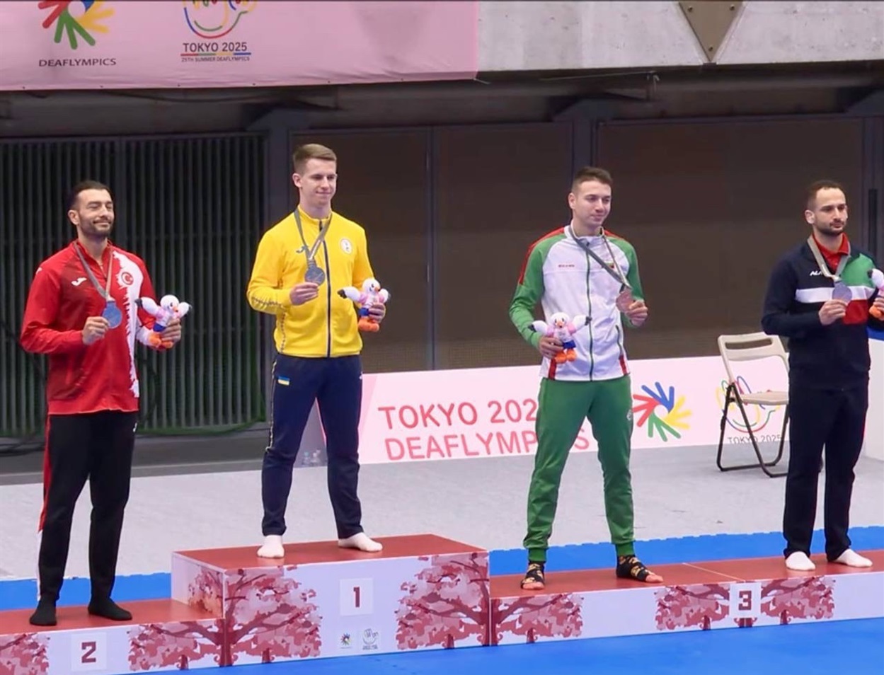 Олександр Черняєв під час нагородження