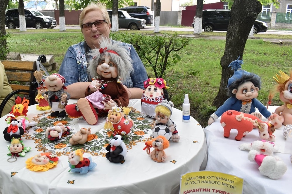 Майстриня зі своїми роботами