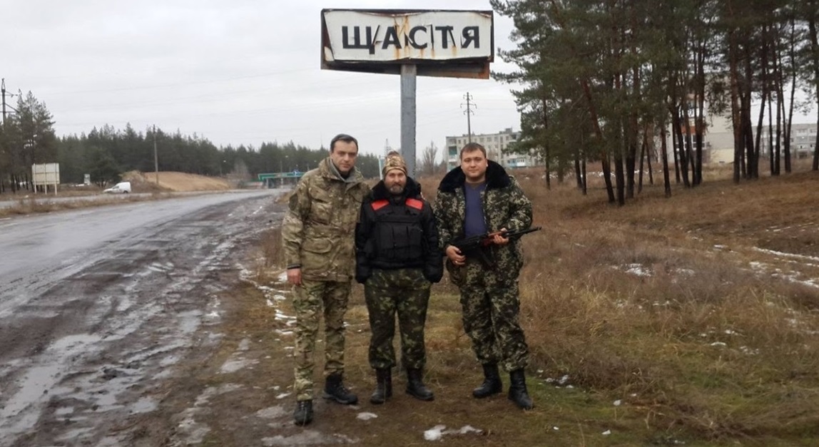 грудень 2014. Валерій Кузніченко (в центрі) разом з харківськими волонтерами