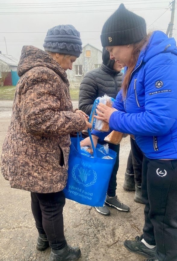 Видача гуманітарної допомоги