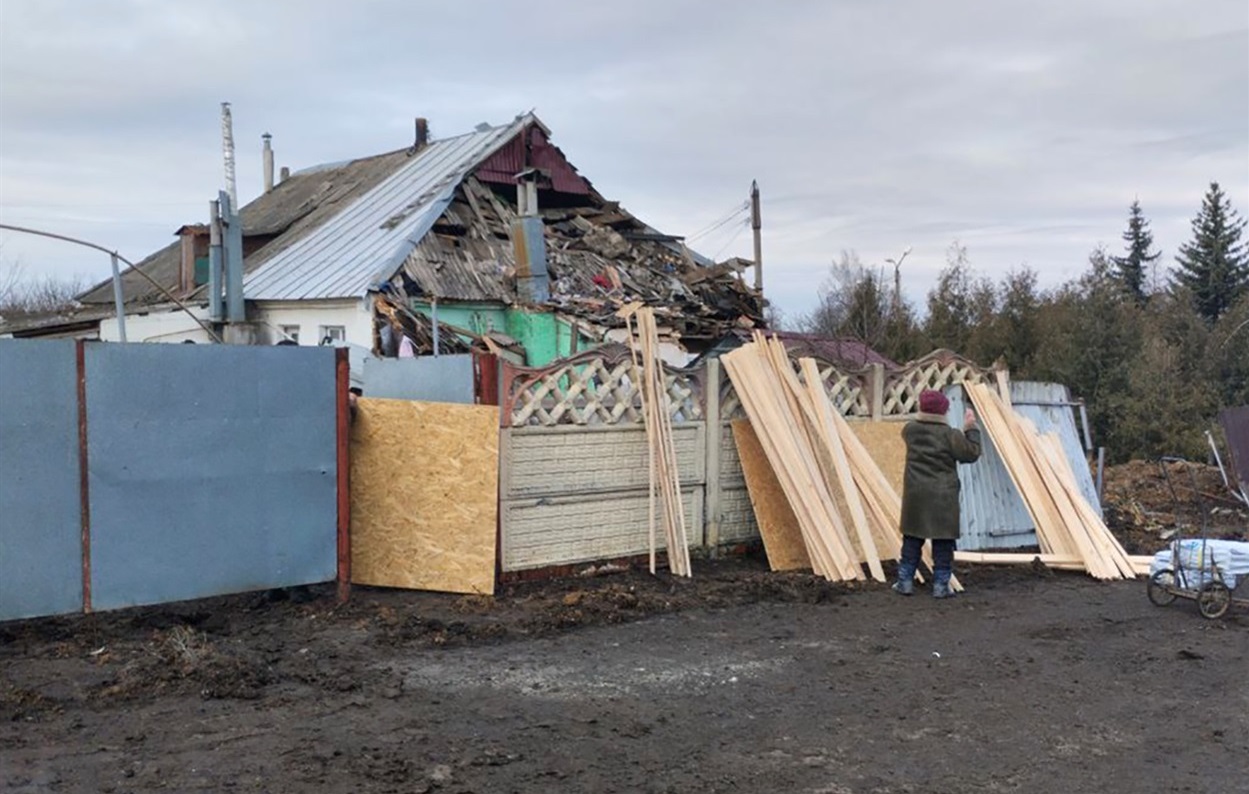 Набори для екстреного ремонту постраждалих будинків від обстрілу