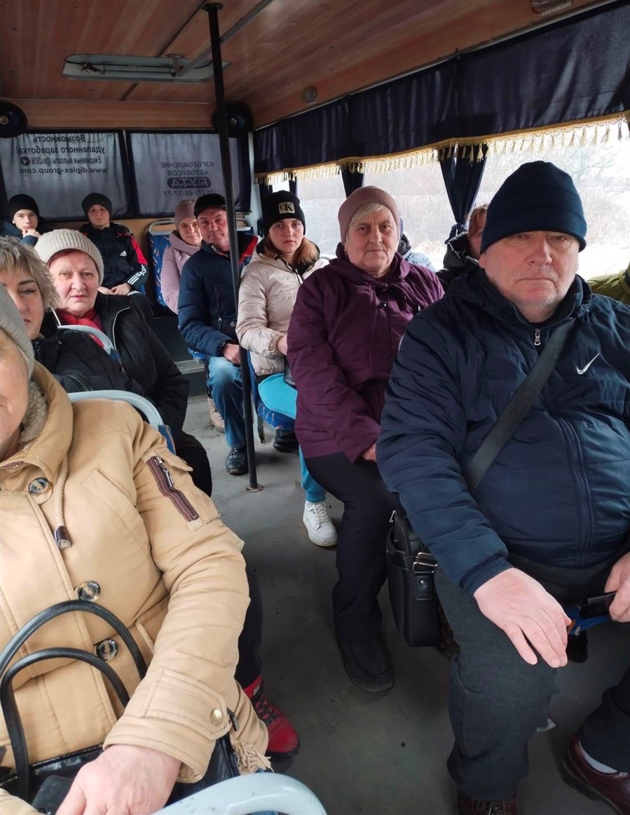 Пасажири та пасажирки соціального автобусу у Купʼянському районі