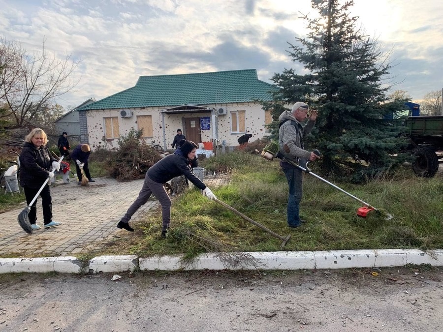 Прибирання територій громади