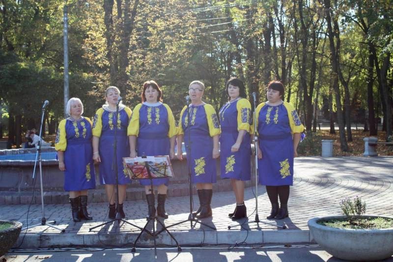 Учасники благодійного ярмарку