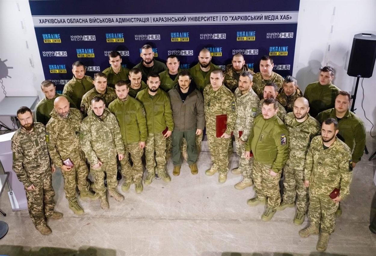 Глава держави з бійцями