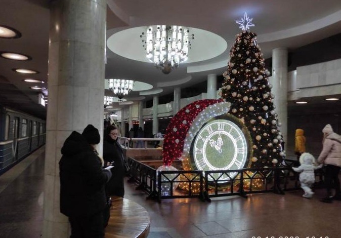 Новорічна ялинка в харківському метро