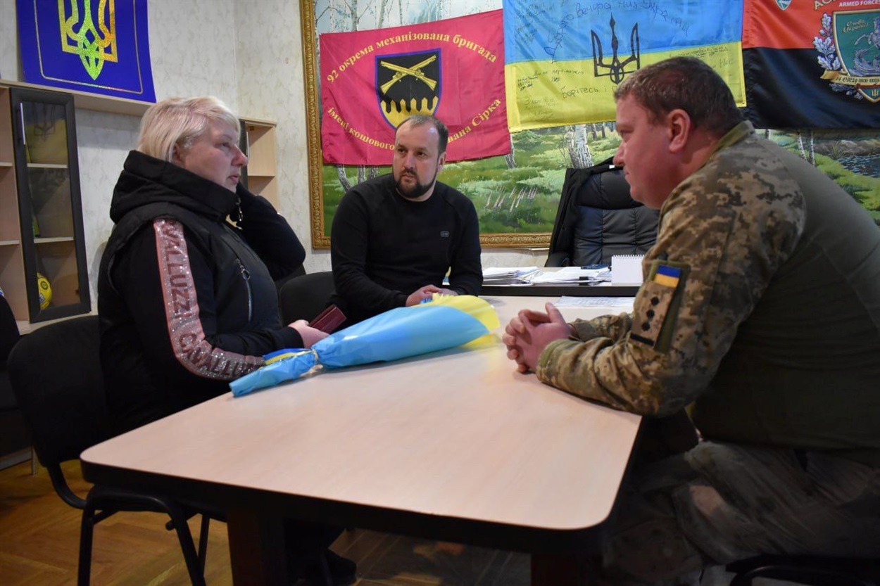 Мама загиблого вузлівчанина Максима Томенко отримала нагороду 