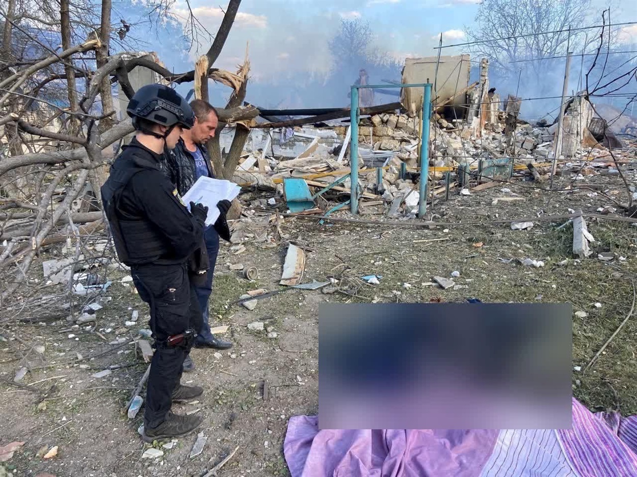 Наслідки авіаудару по Моначинівці