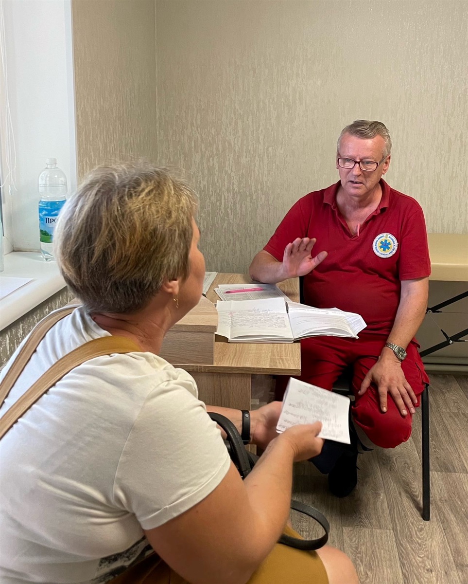 Лікарі ведуть прийом жителів Великобурлуцької громади