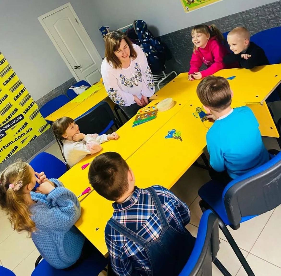 Жінка впевнена, що творчі заняття в групах допомагають об’єднувати людей
