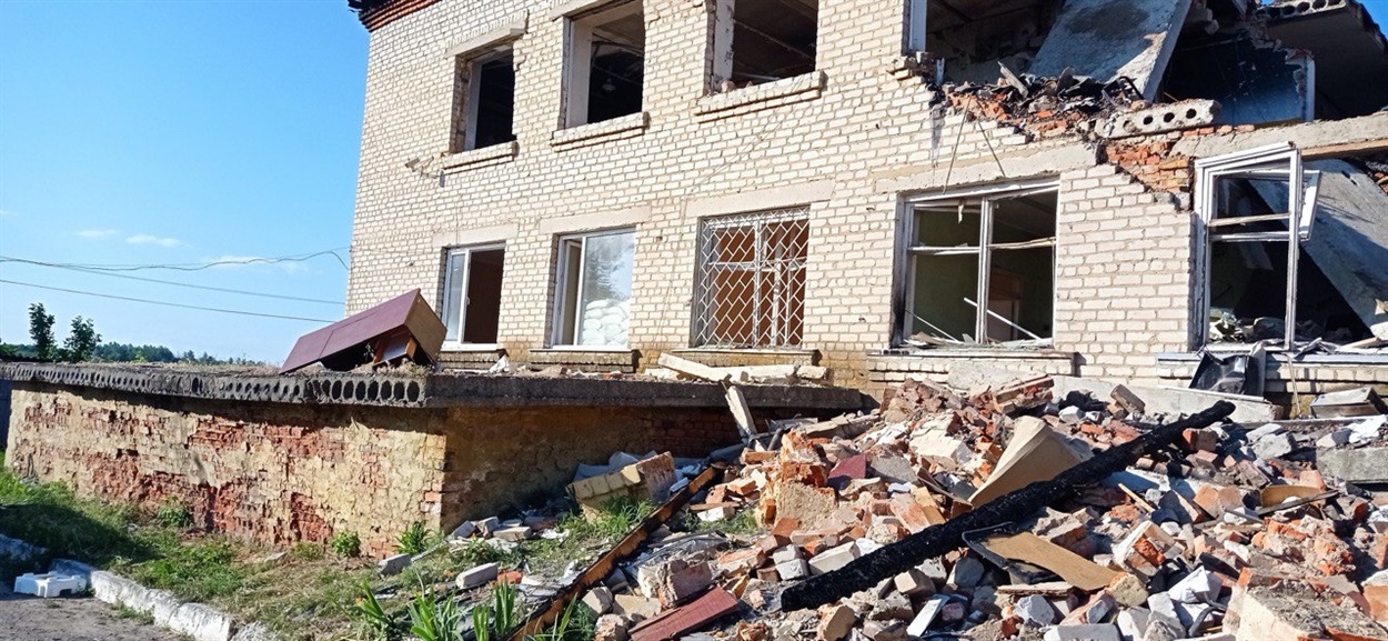 Наслідки російського обстрілу у громаді