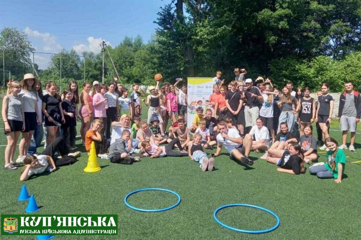 Діти на відпочинку в таборі