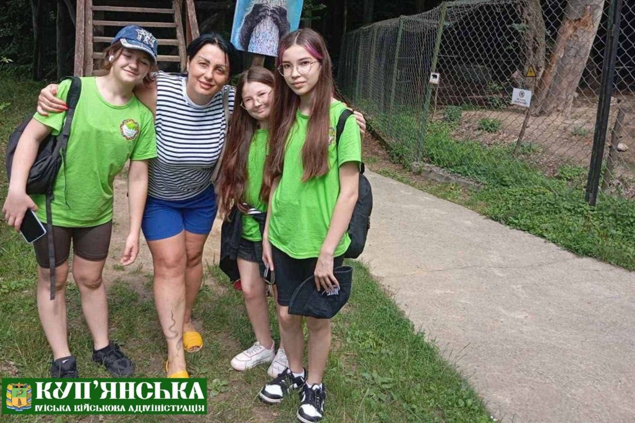 Діти на відпочинку в таборі