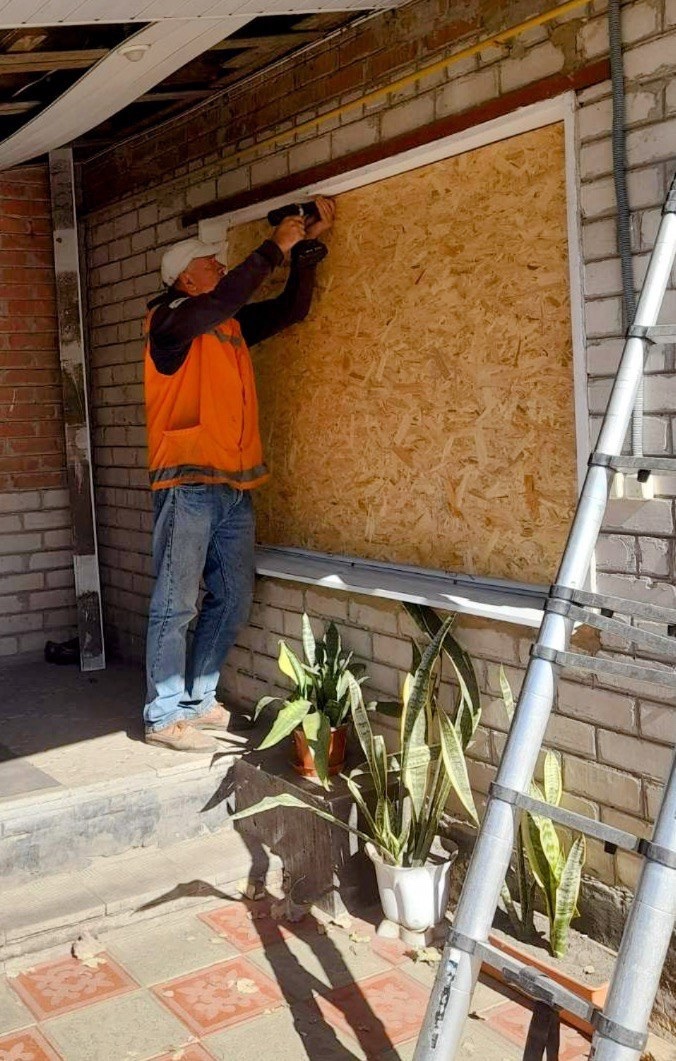 Ліквідація наслідків обстрілу у Великобурлуцькій громаді