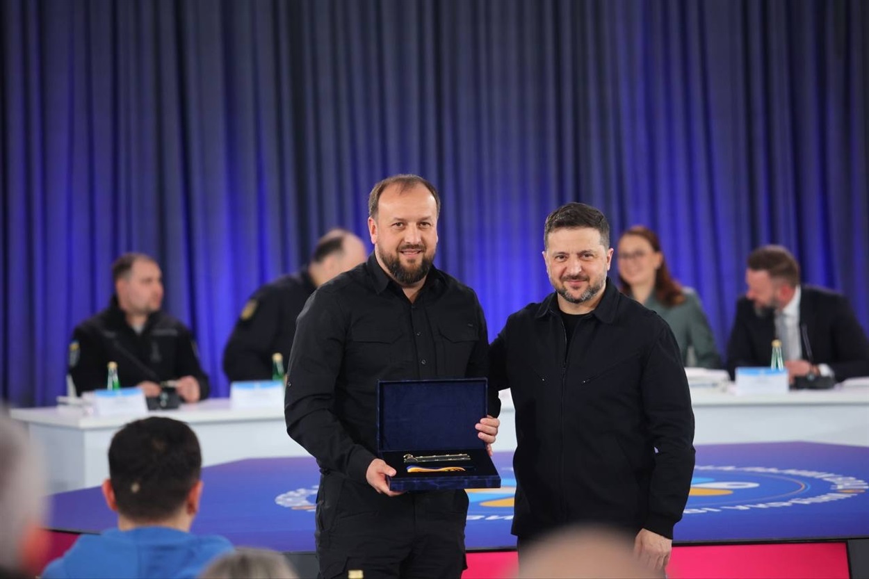 Відзнаку «Місто – герой України» для міста Куп’янськ отримав начальник Куп’янської МВА