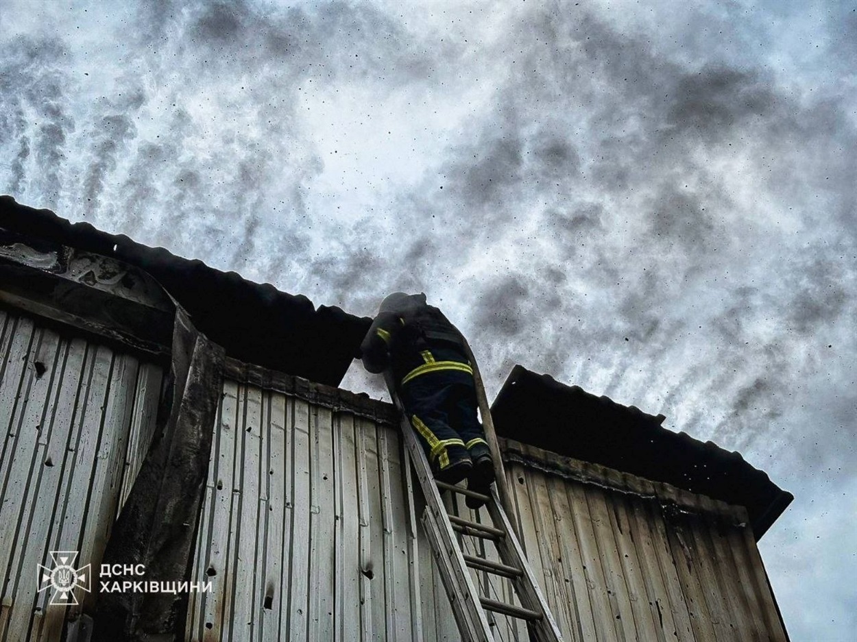 Ліквідація пожежі, яка виникла внаслідок обстрілу