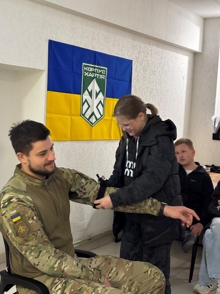 Діти Дворічанської громади зустрілися з військовими бригади "Хартія"