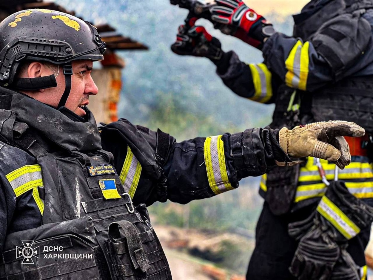 Рятувальники працюють під постійною загрозою повторних ворожих обстрілів