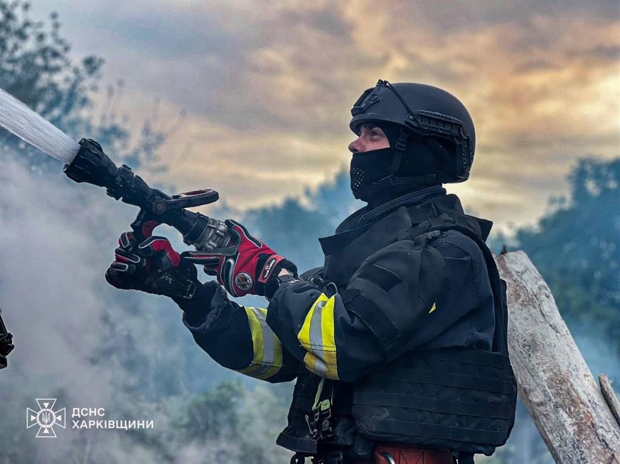 Рятувальники працюють під постійною загрозою повторних ворожих обстрілів