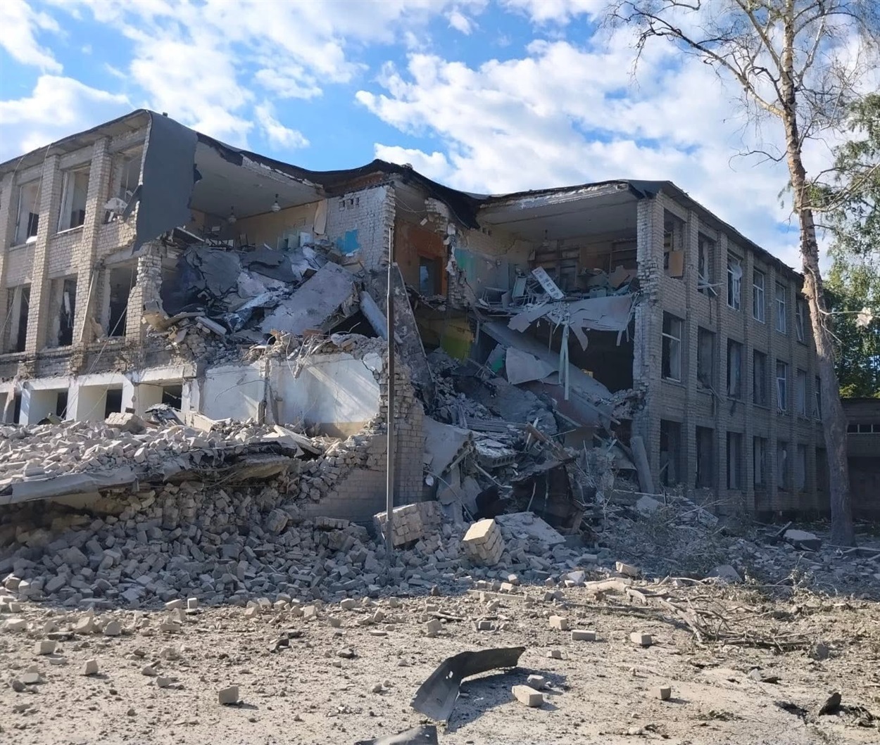 Наслідки обстрілу у Шевченковому