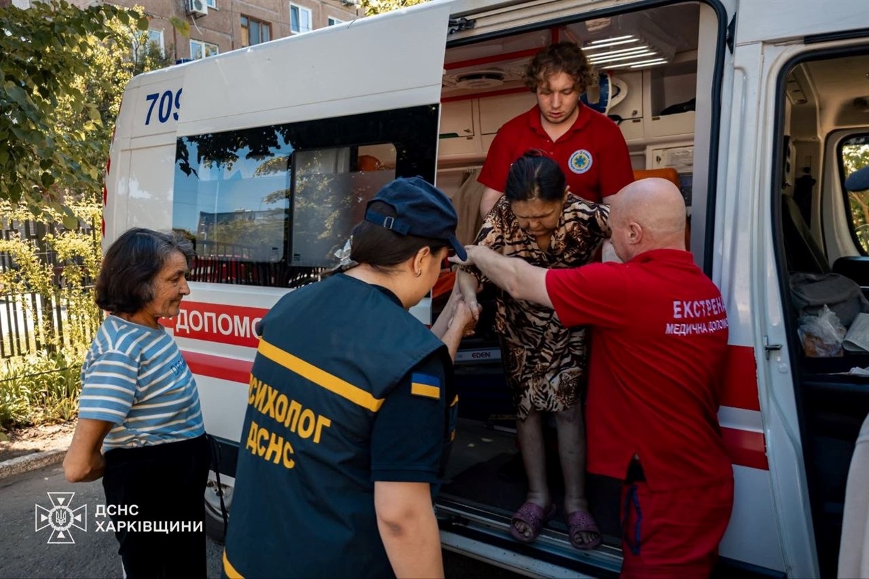 Психологи ДСНС працюють з мешканцями прифронтових громад після евакуації