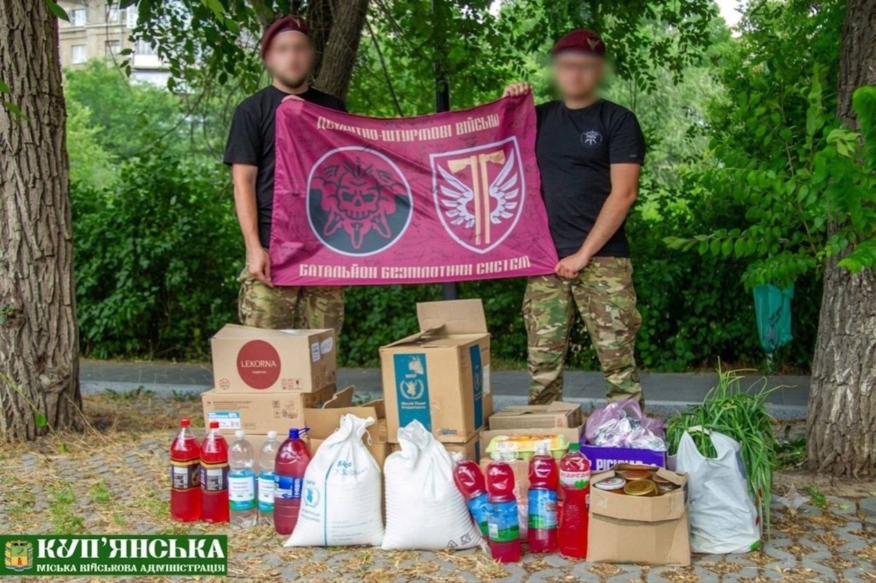 Захисникам передали домашні смаколики від волонтерів 
