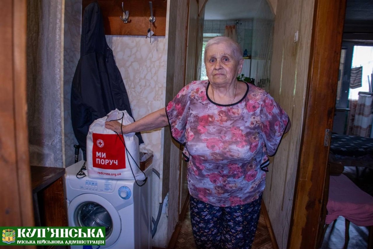 Гуманітарна допомога від Червного Хреста мешканцям Купʼянської громади