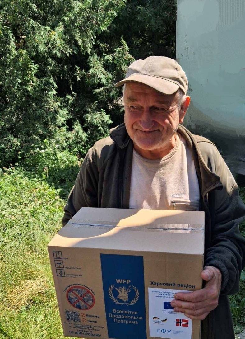 Видача продуктової гуманітарної допомоги жителям Великобурлуцької громади