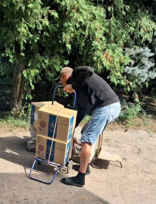 Видача продуктової гуманітарної допомоги жителям Великобурлуцької громади