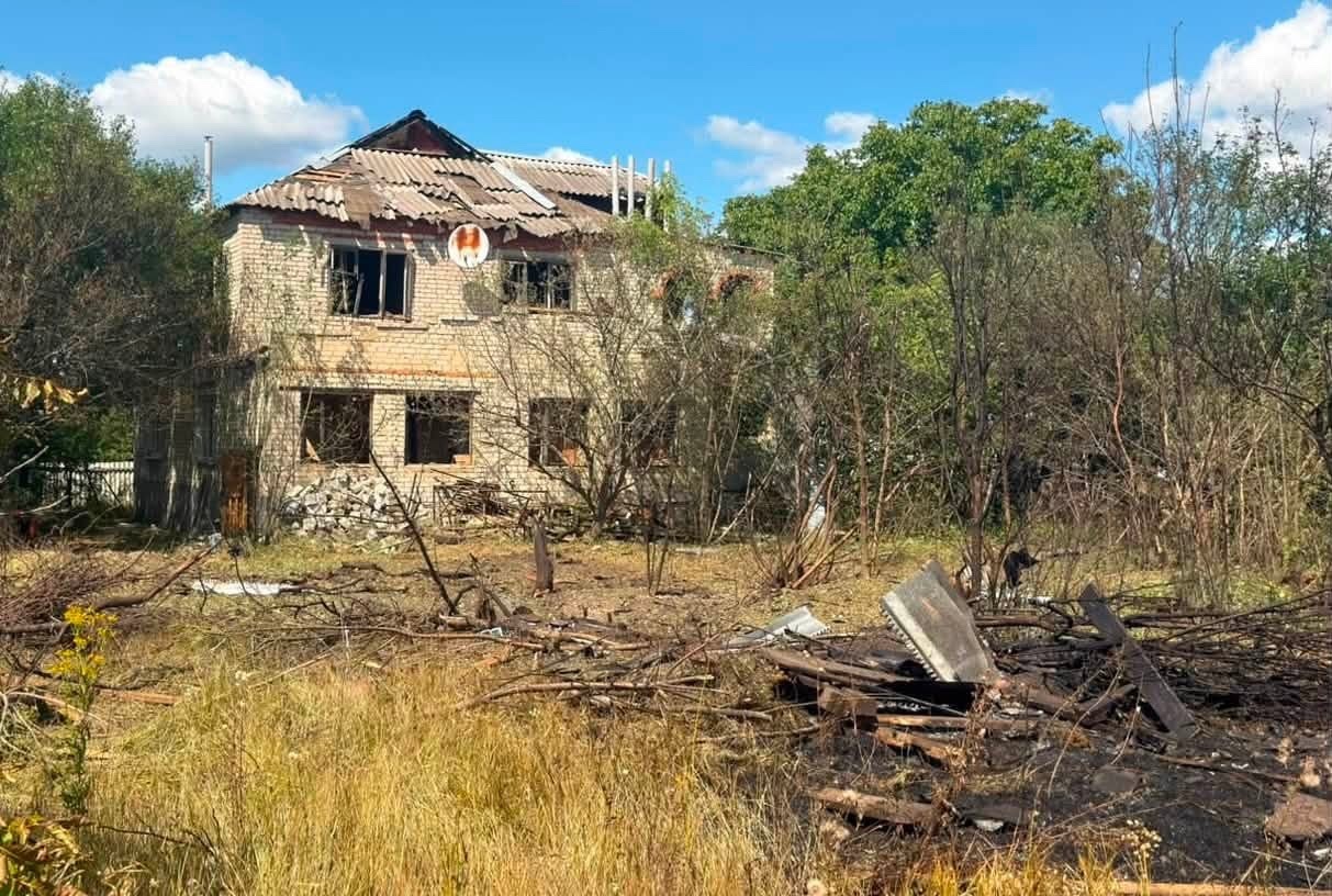 Наслідки обстрілу у Великому Бурлуці